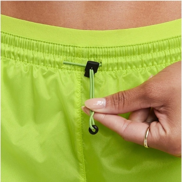 Nike Women's Icon Clash Tempo Luxe Mid-Rise Running Shorts DM7739-321 - Picture 4 of 10